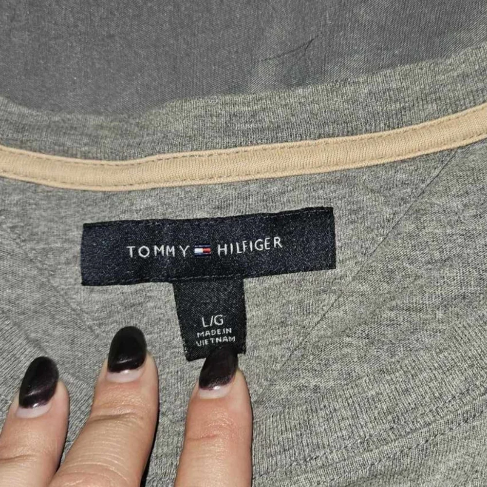 Vintage Tommy Hilfiger Graphic Long Sleeve Size Large - Picture 2 of 3